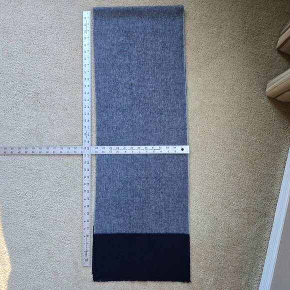 NWOT Banana Republic Wool Herringbone Scarf Grey Navy - Picture 8 of 9
